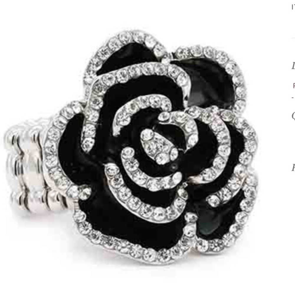 🌹Stunning Flower Ring Fits Mostly Every Size Perfectly😍